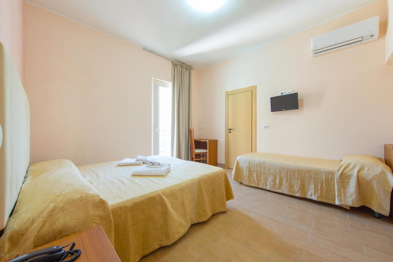 Hotel Adria Nuova Rimini Luaran gambar